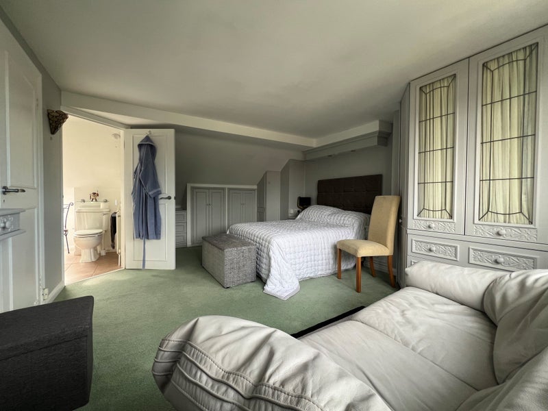 Room Elmfield Road in Greater London