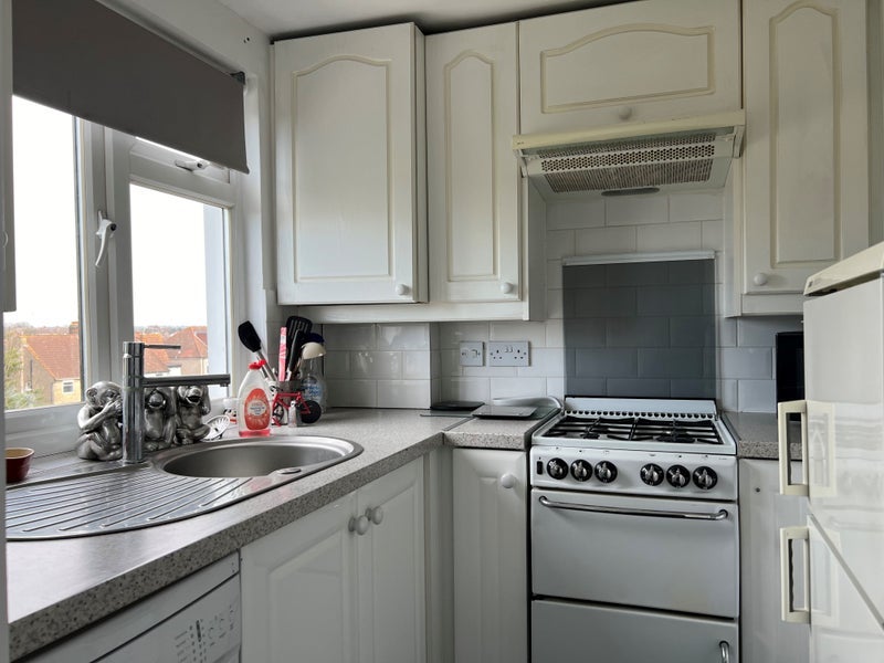 Room Elmfield Road in Greater London