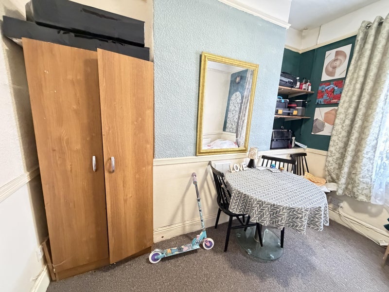 Room Brompton Road in Manchester
