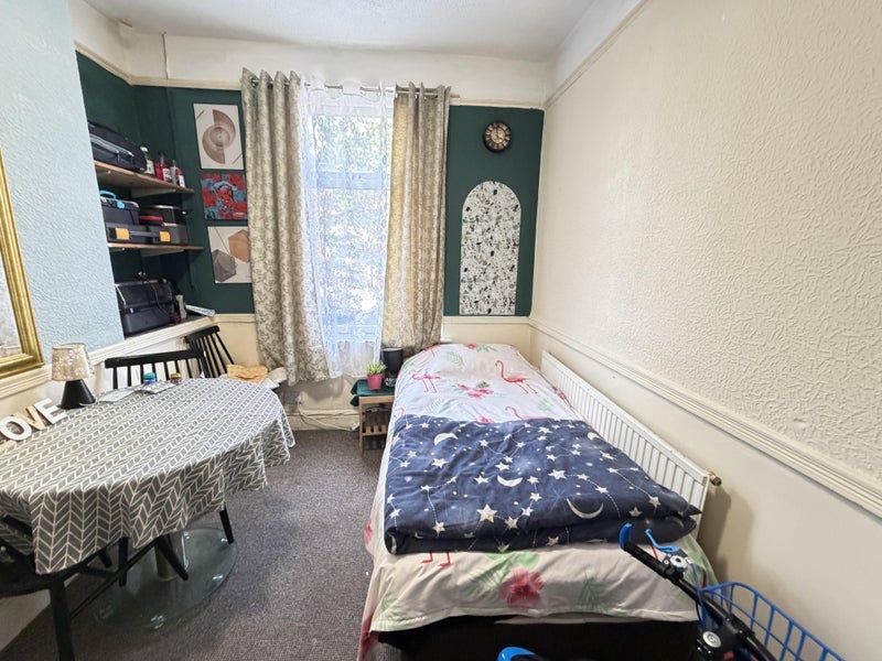Room Brompton Road in Manchester