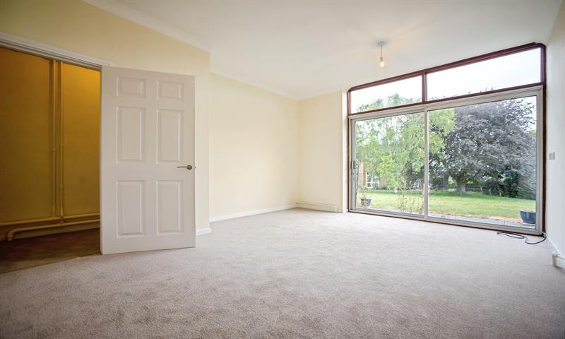 Flat Gorringe Avenue in Sevenoaks