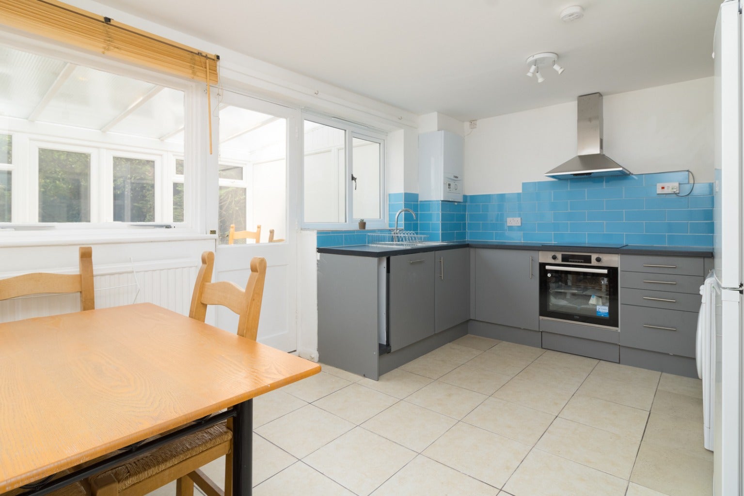 Room Bramshaw Road in Canterbury