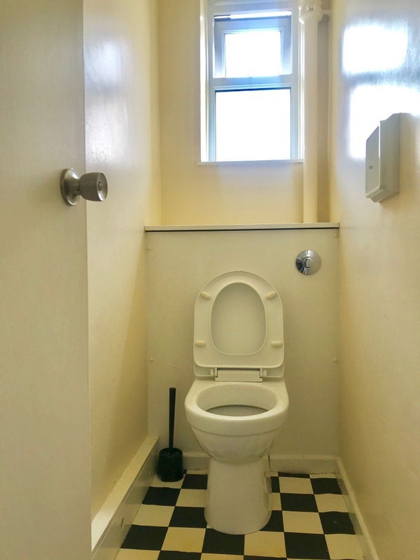 Room Shackleton Close in Greater London