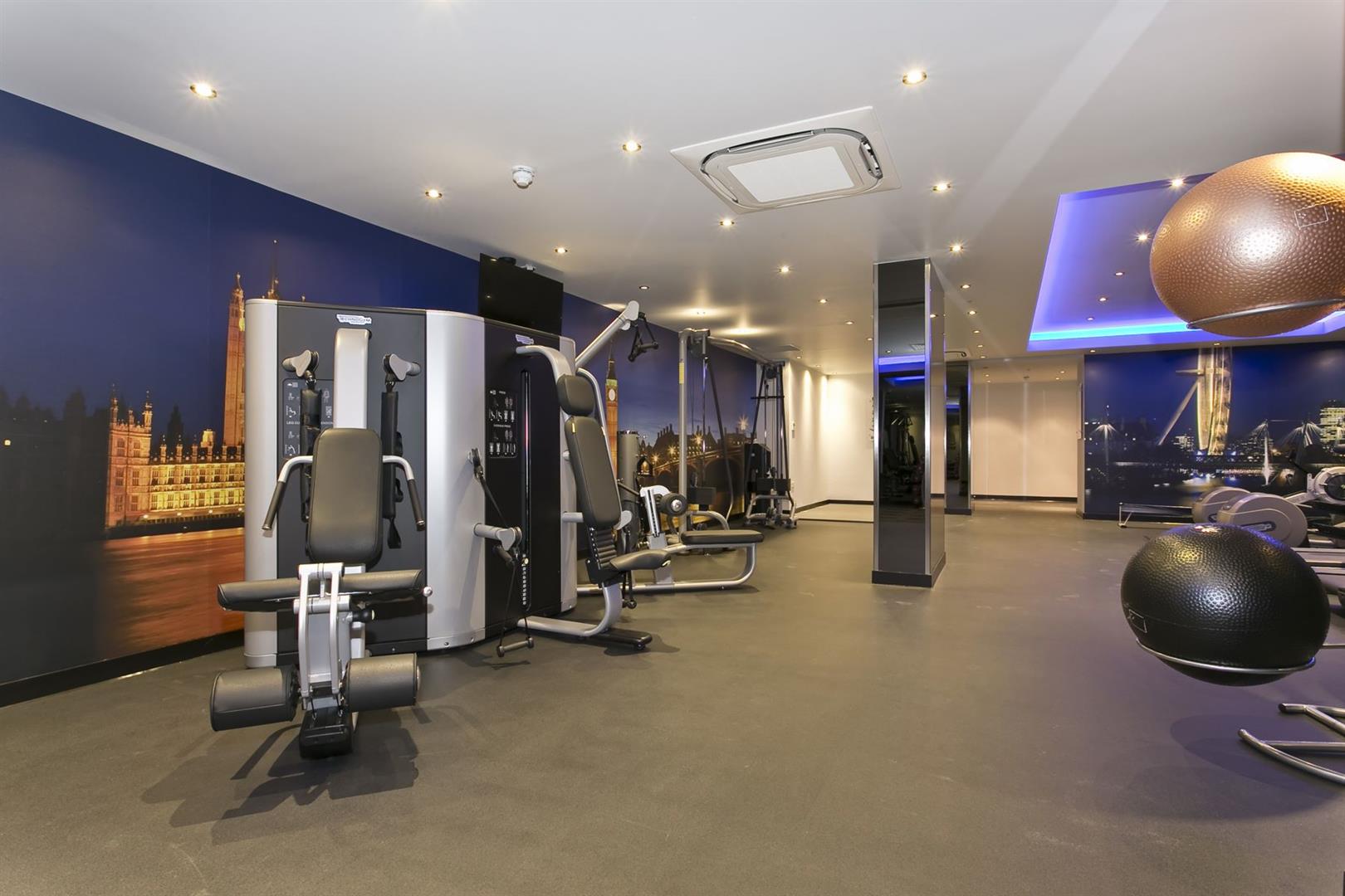 Flat Salamanca Place in Greater London