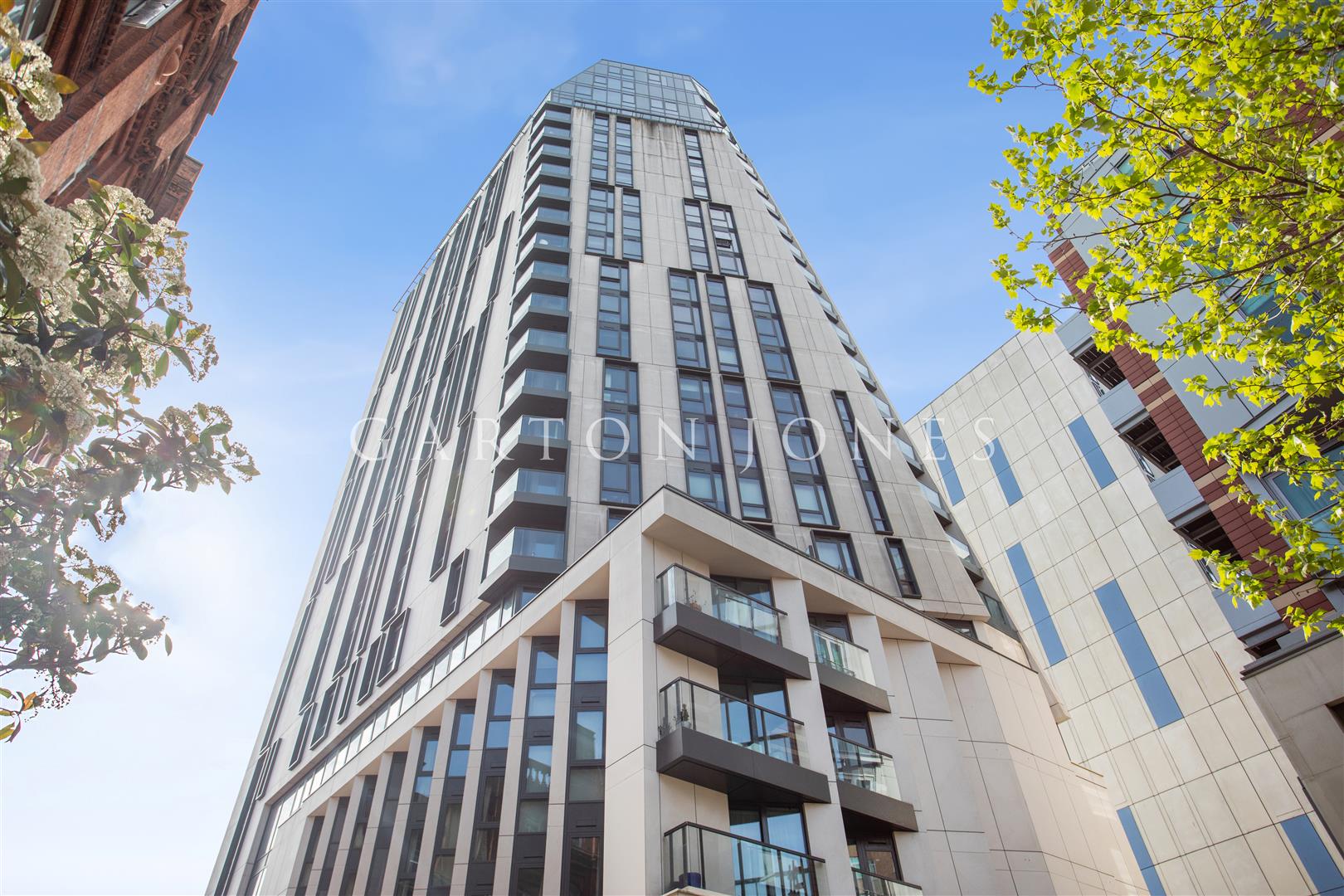 Flat Salamanca Place in Greater London
