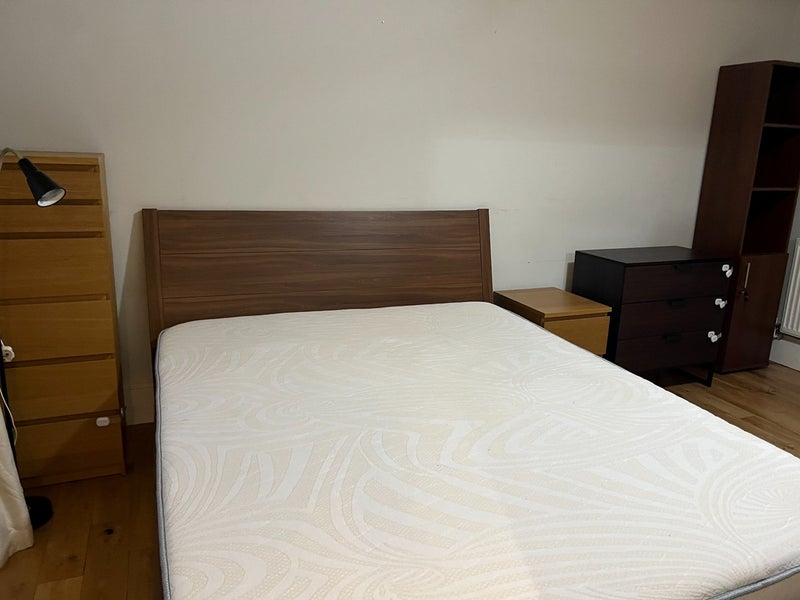 Room Newport Avenue in Greater London