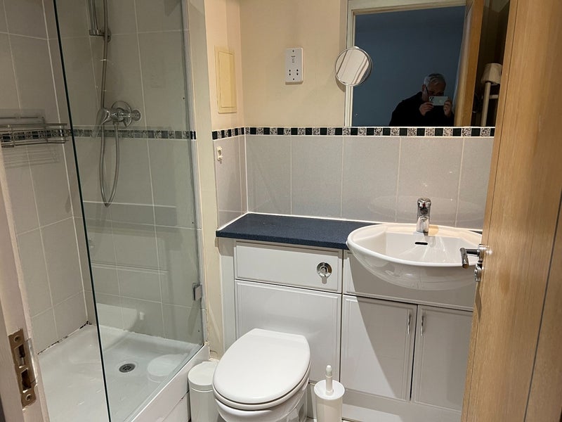 Room Newport Avenue in Greater London