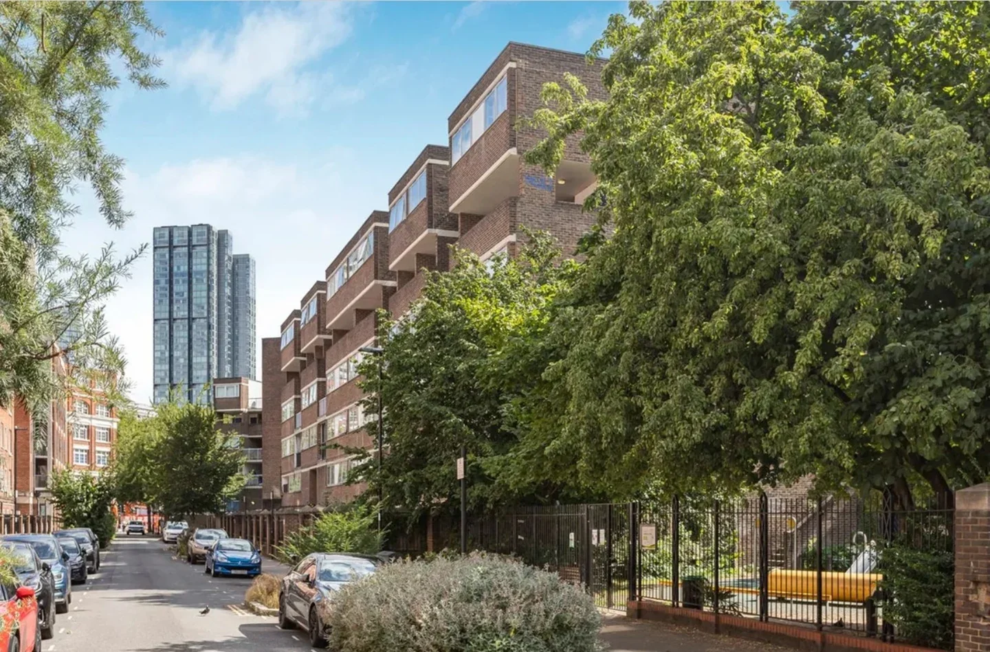 Flat Cyrus Street in Greater London