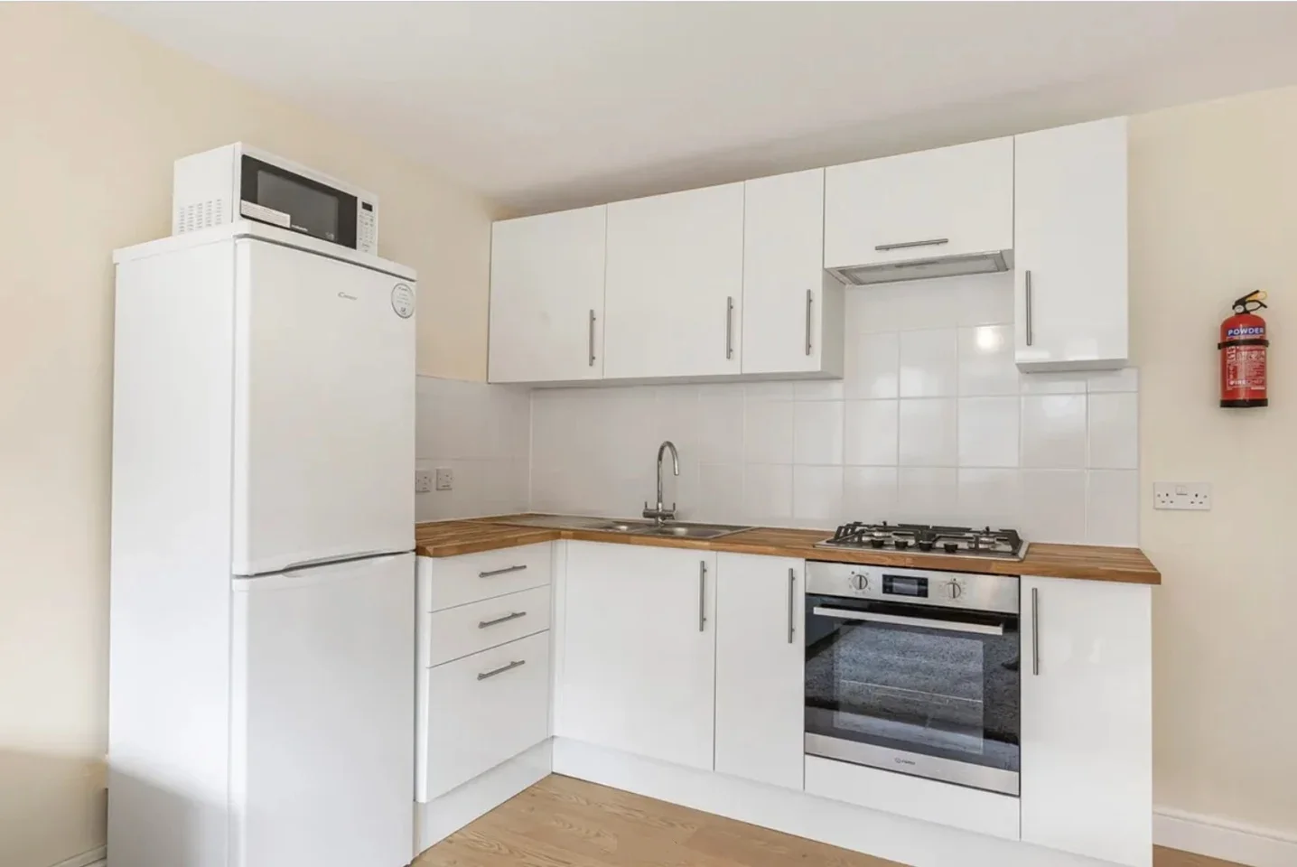 Flat Cyrus Street in Greater London