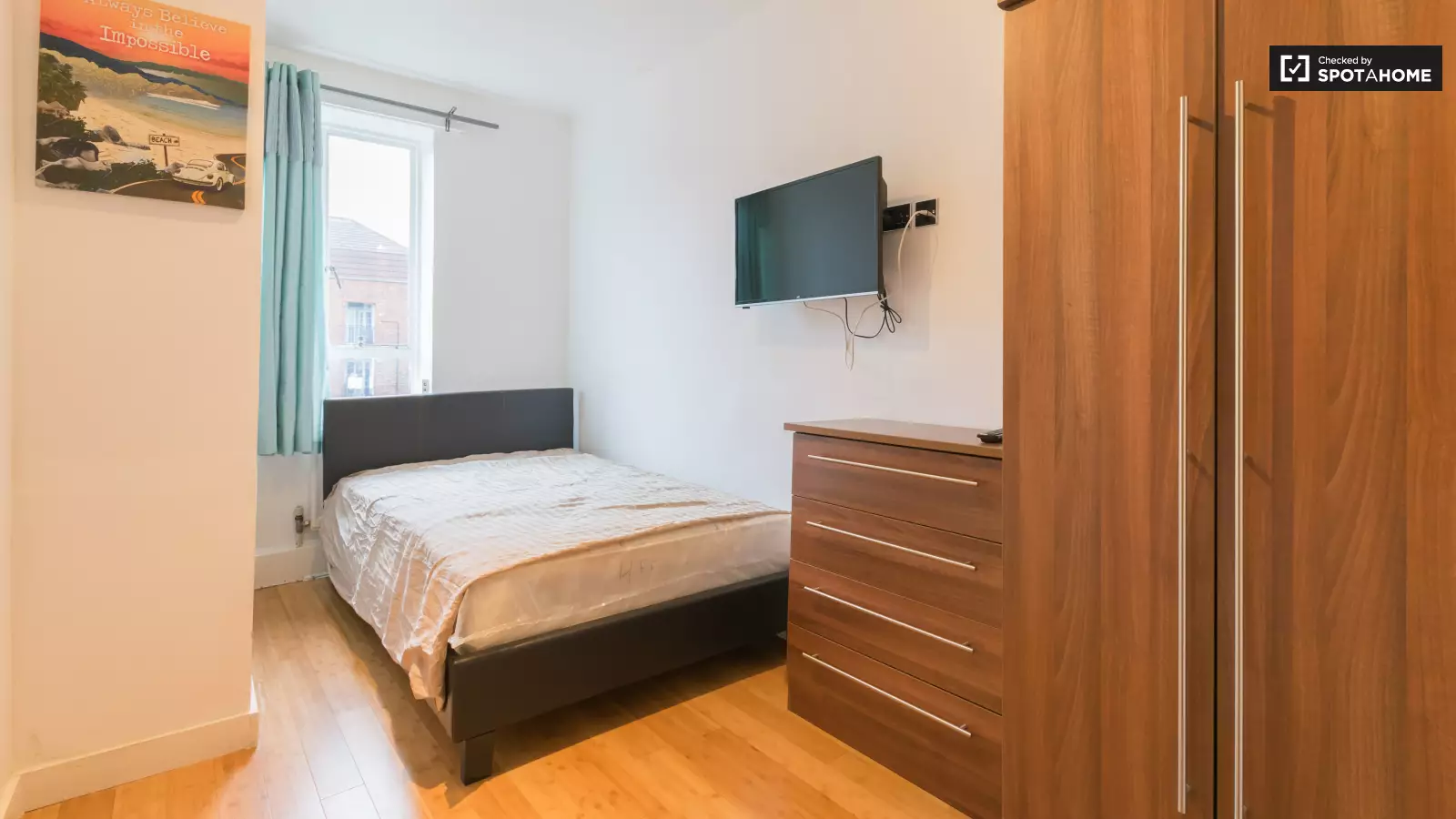 Flat Borrodaile Road in Greater London