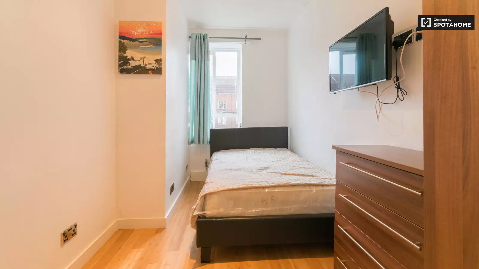 Flat Borrodaile Road in Greater London