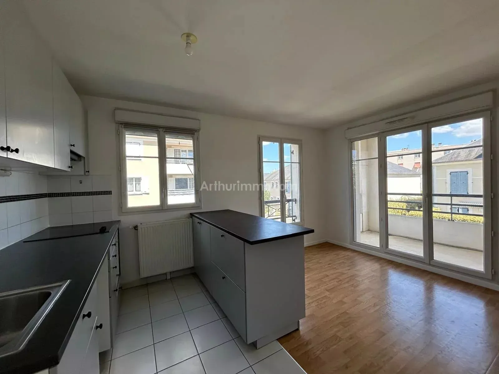 Appartement Avenue Paul Vaillant-Couturier à Paray-Vieille-Poste