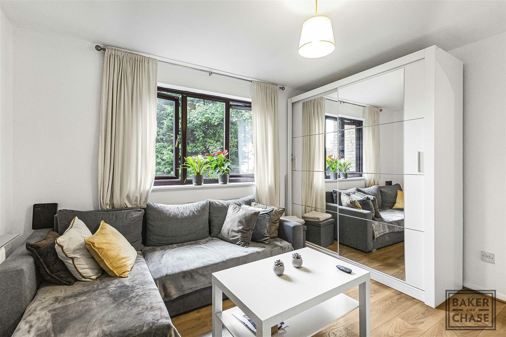 Flat Isabella Close in Greater London