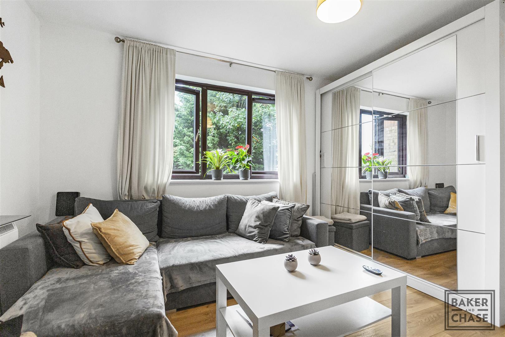 Flat Isabella Close in Greater London