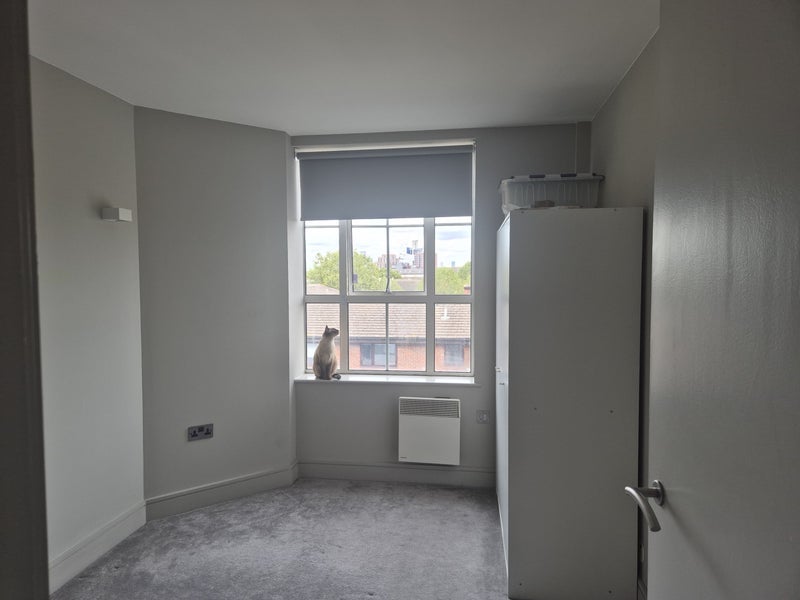 Flat Peckham Grove in Greater London