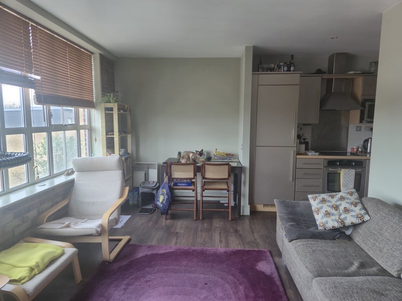 Flat Peckham Grove in Greater London