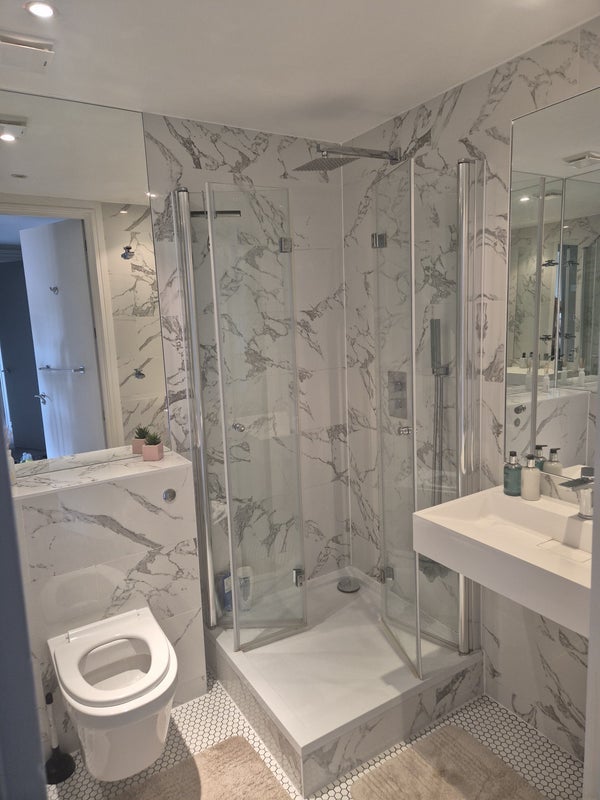 Flat Peckham Grove in Greater London