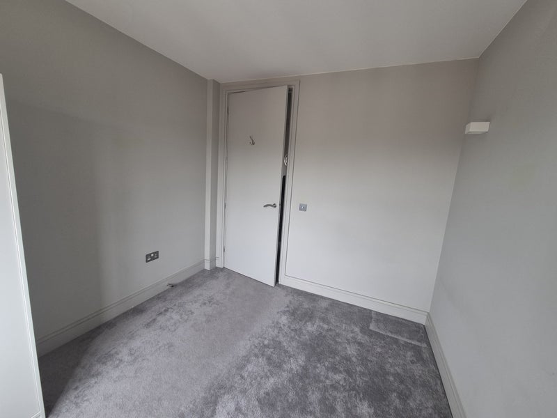 Flat Peckham Grove in Greater London