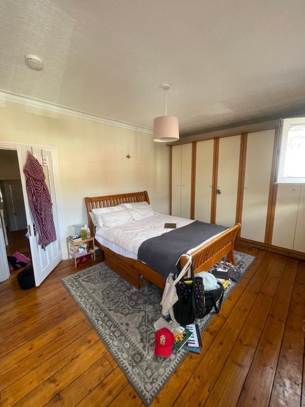 Room Hornsey Park Road in Greater London