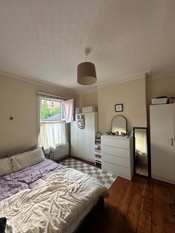 Room Hornsey Park Road in Greater London