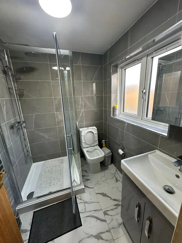 Room Wickets Way in Greater London
