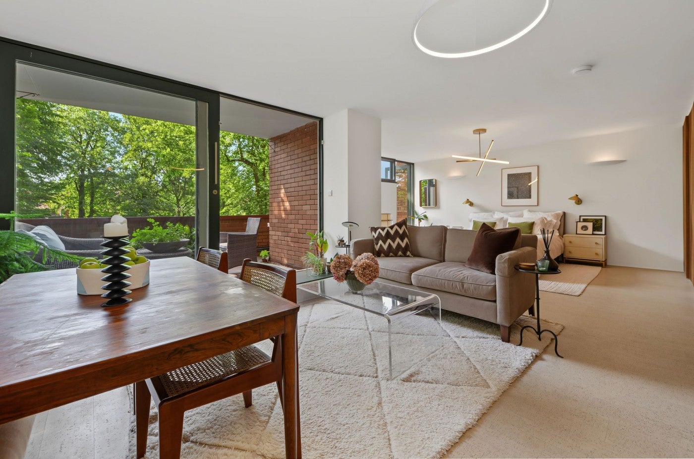 Flat Crescent Road in Greater London