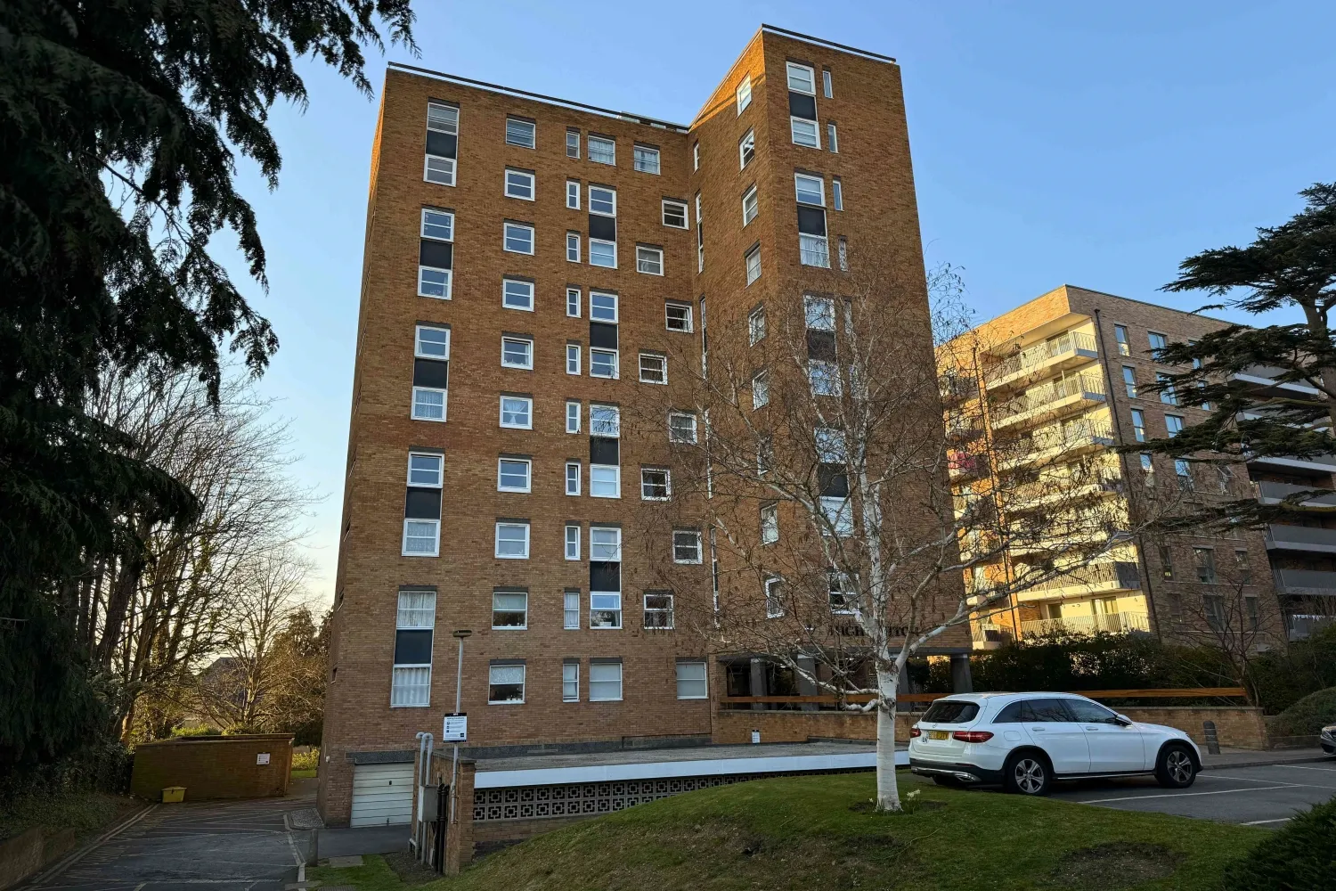 Flat Cumberland House in Greater London