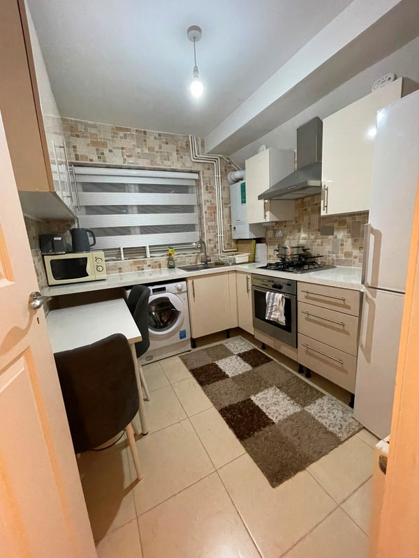 Room Westerham Avenue in Greater London