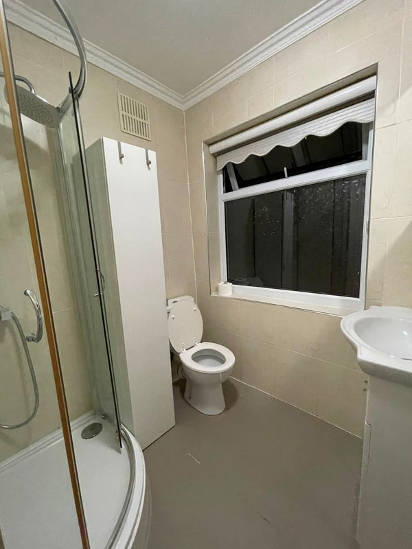 Room Westerham Avenue in Greater London