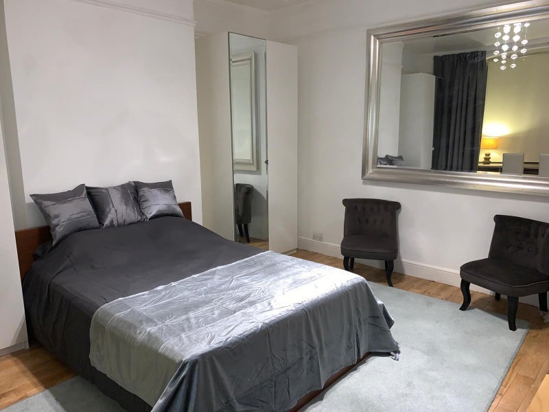 Room Wilkinson Way in Greater London