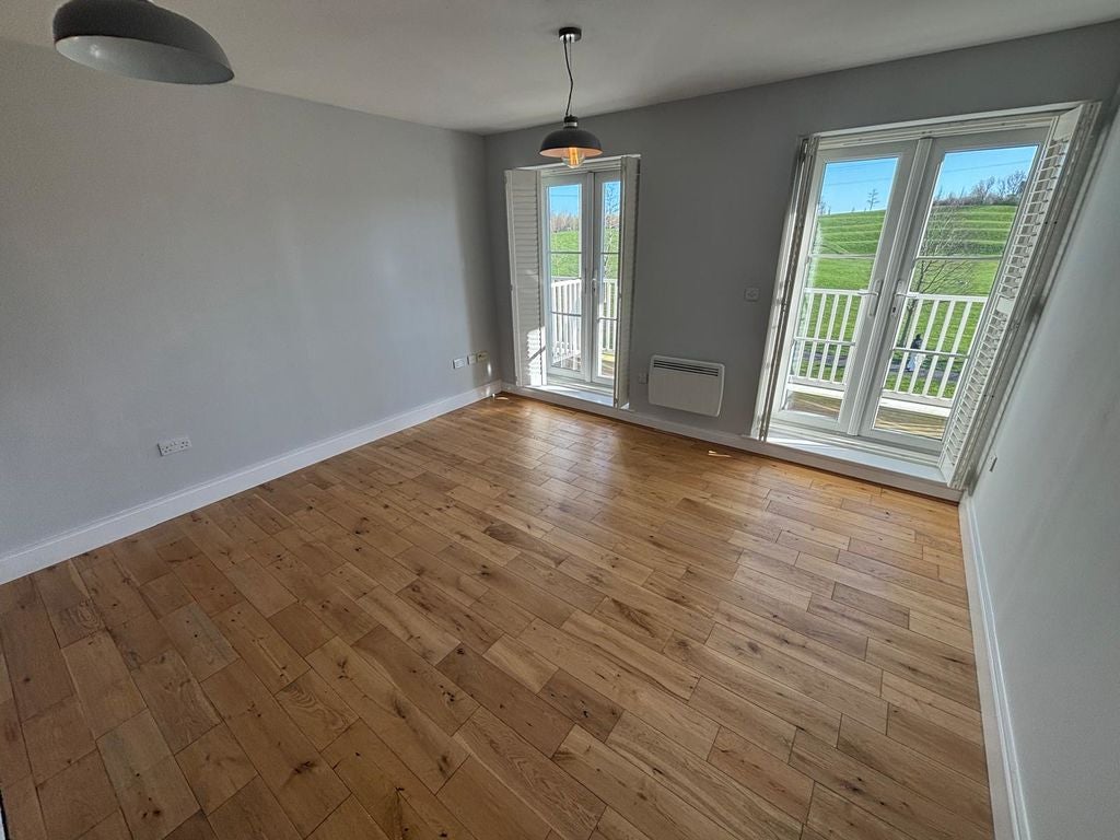 Flat Beaumont Drive in Greater London