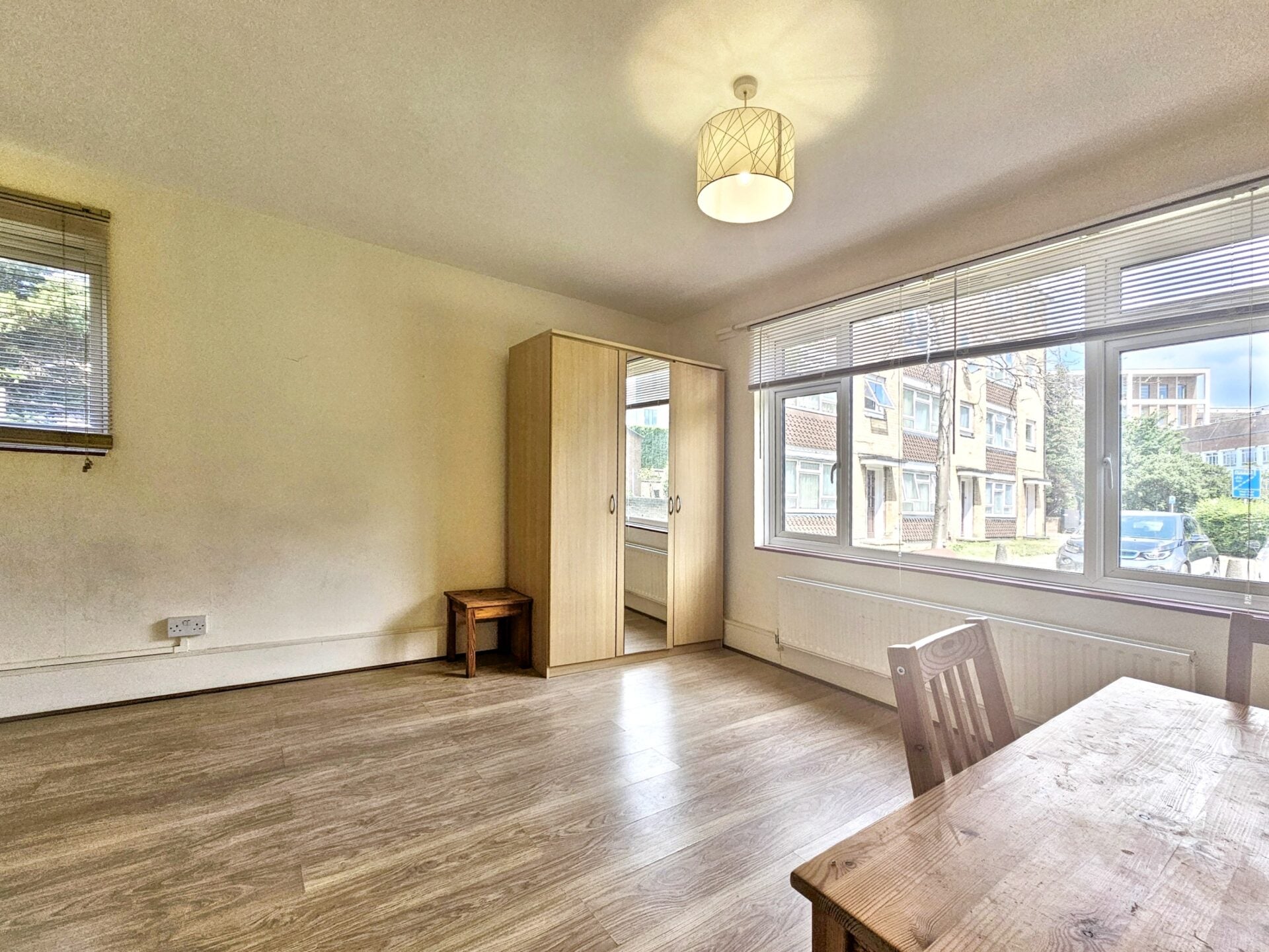 Flat Penrhyn Gardens in Greater London