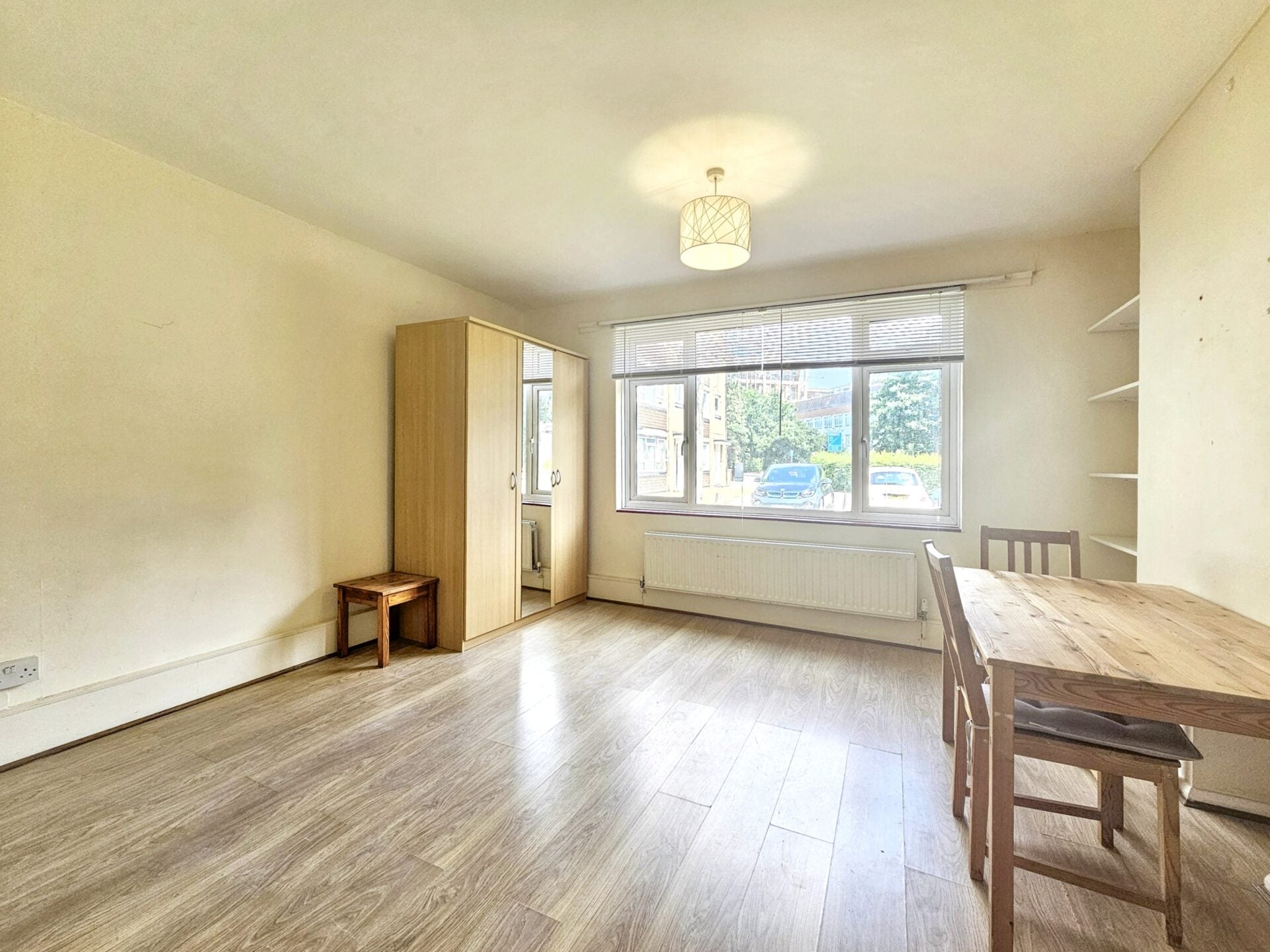 Flat Penrhyn Gardens in Greater London