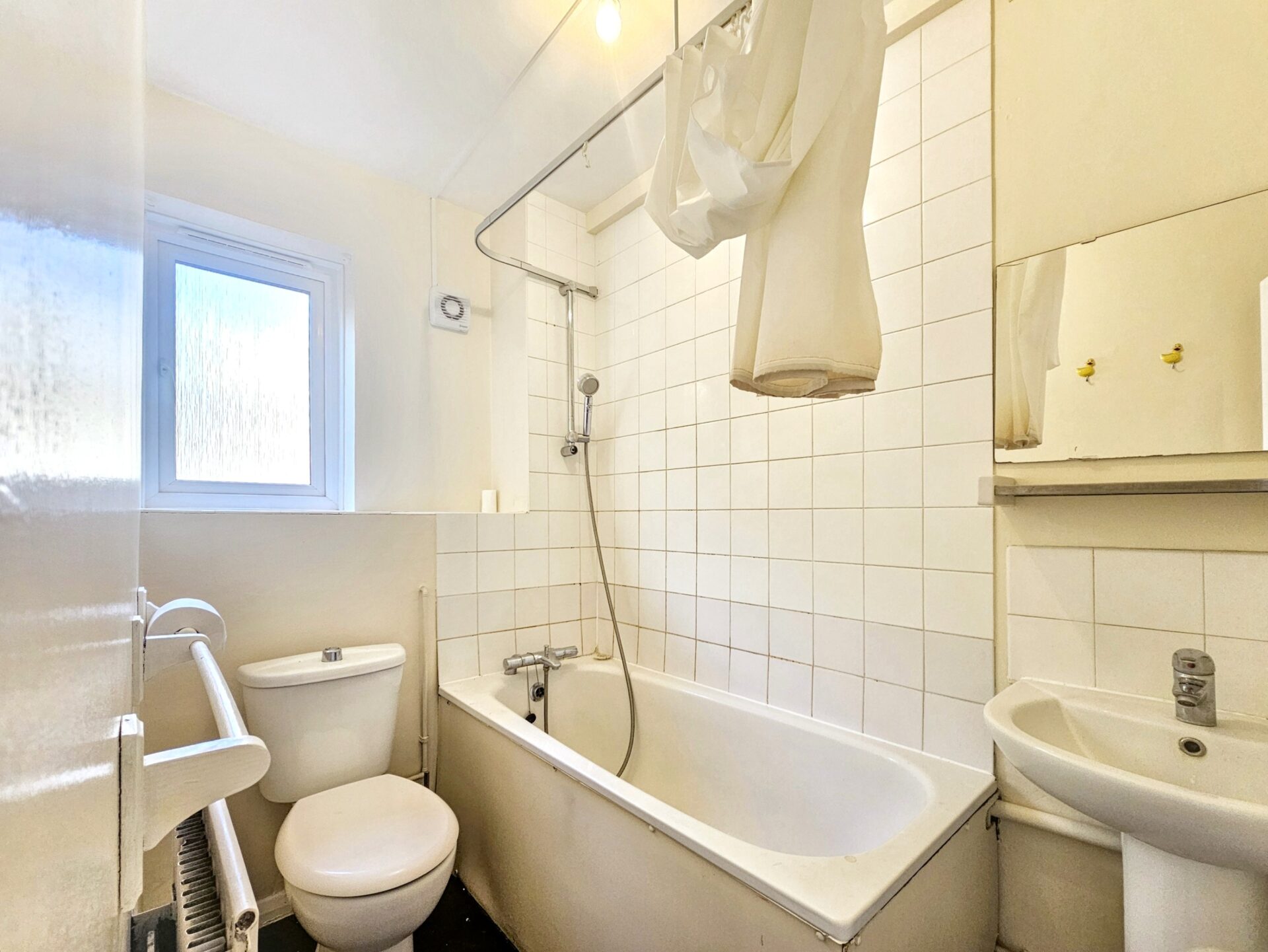 Flat Penrhyn Gardens in Greater London