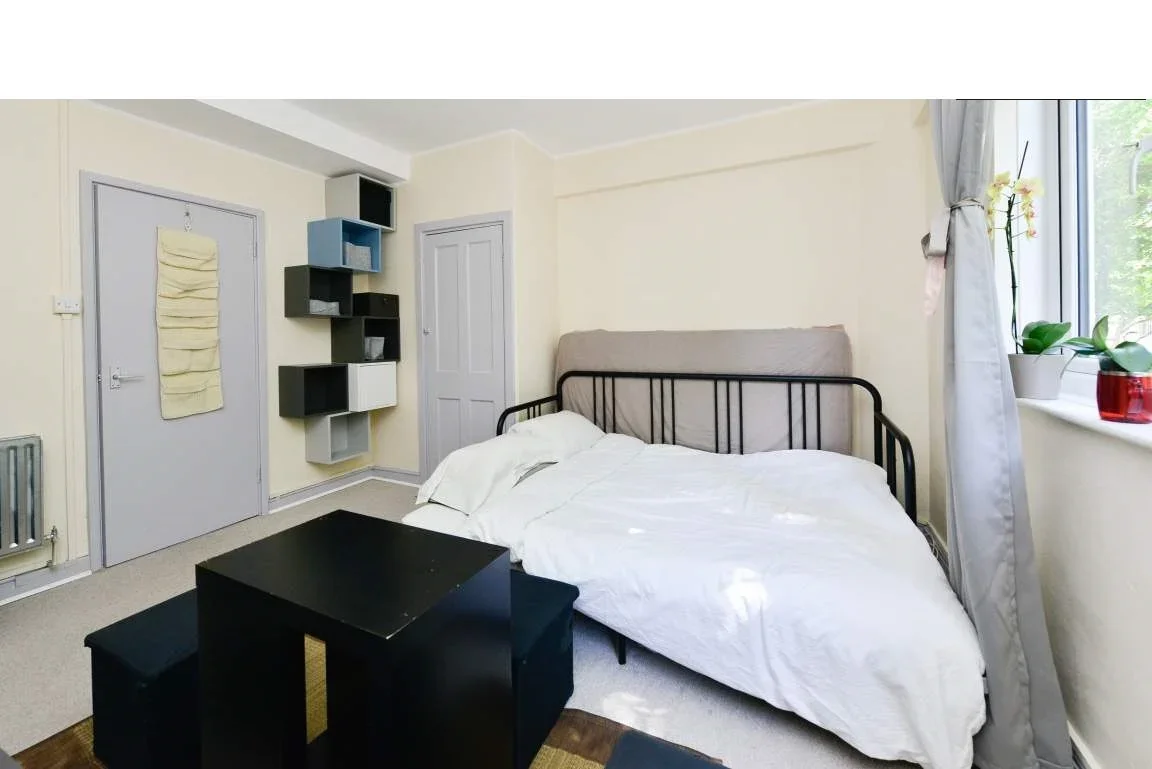 Flat Dunton Road in Greater London