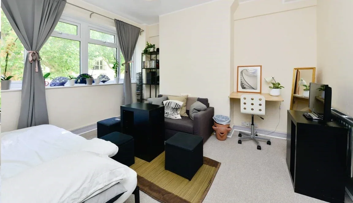 Flat Dunton Road in Greater London
