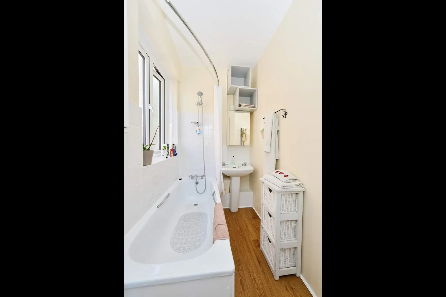 Flat Dunton Road in Greater London