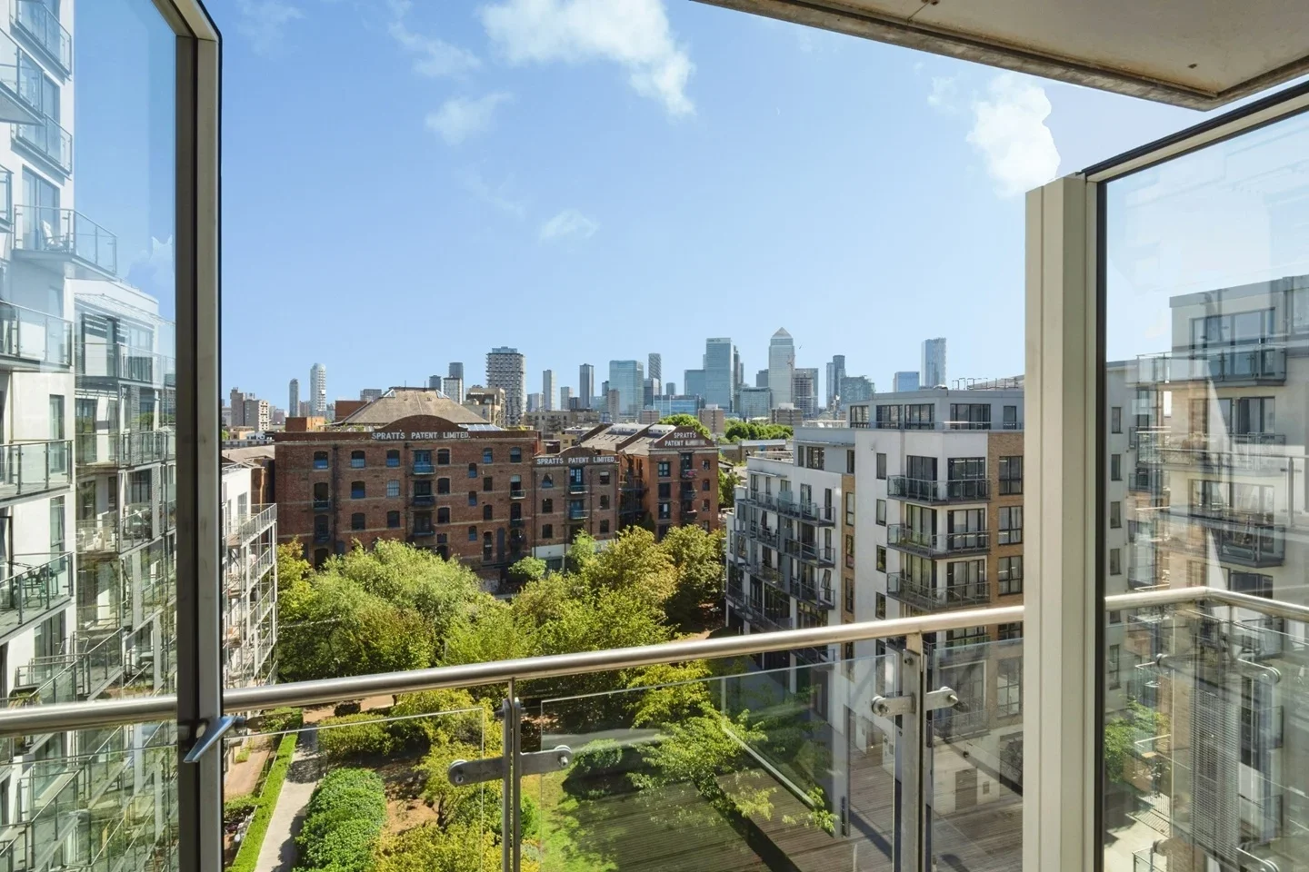 Flat Voysey Square in Greater London