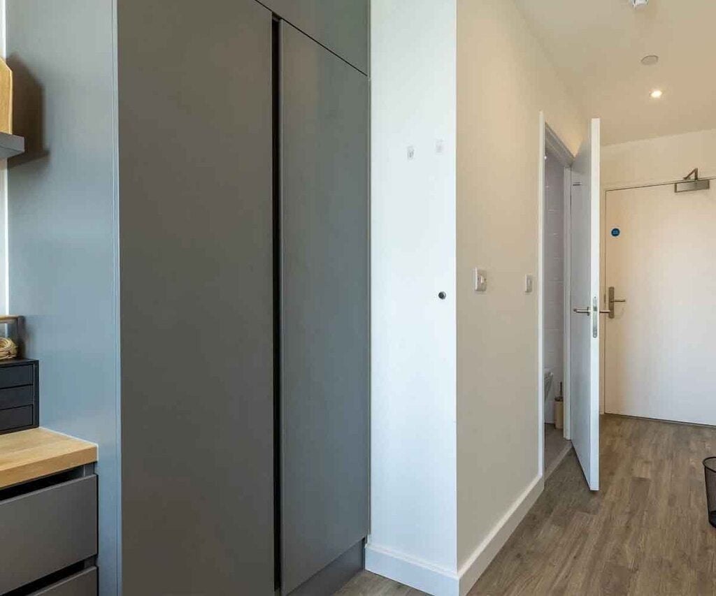 Room Oxley Close in Greater London