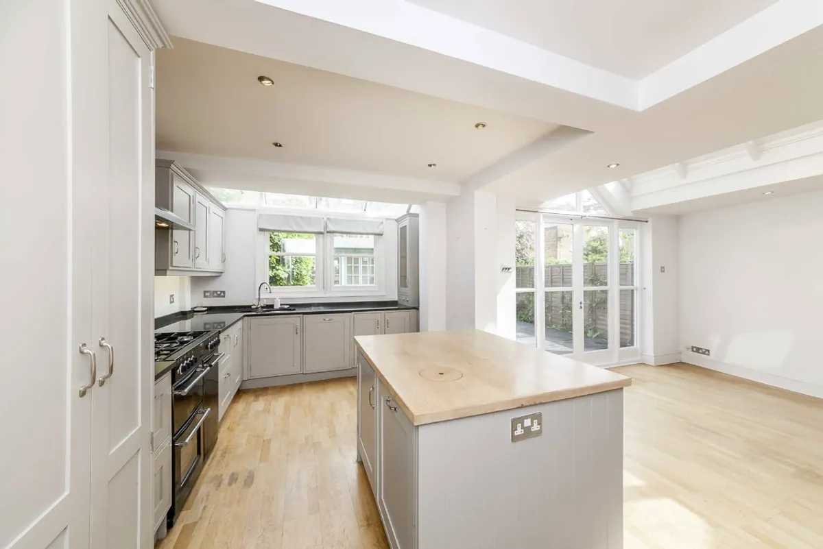 House Fielding Road in Greater London