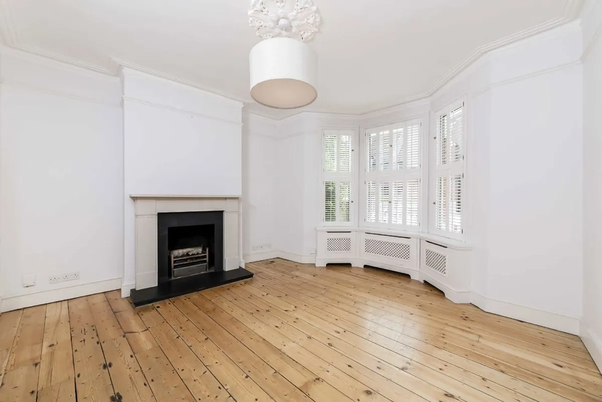 House Fielding Road in Greater London