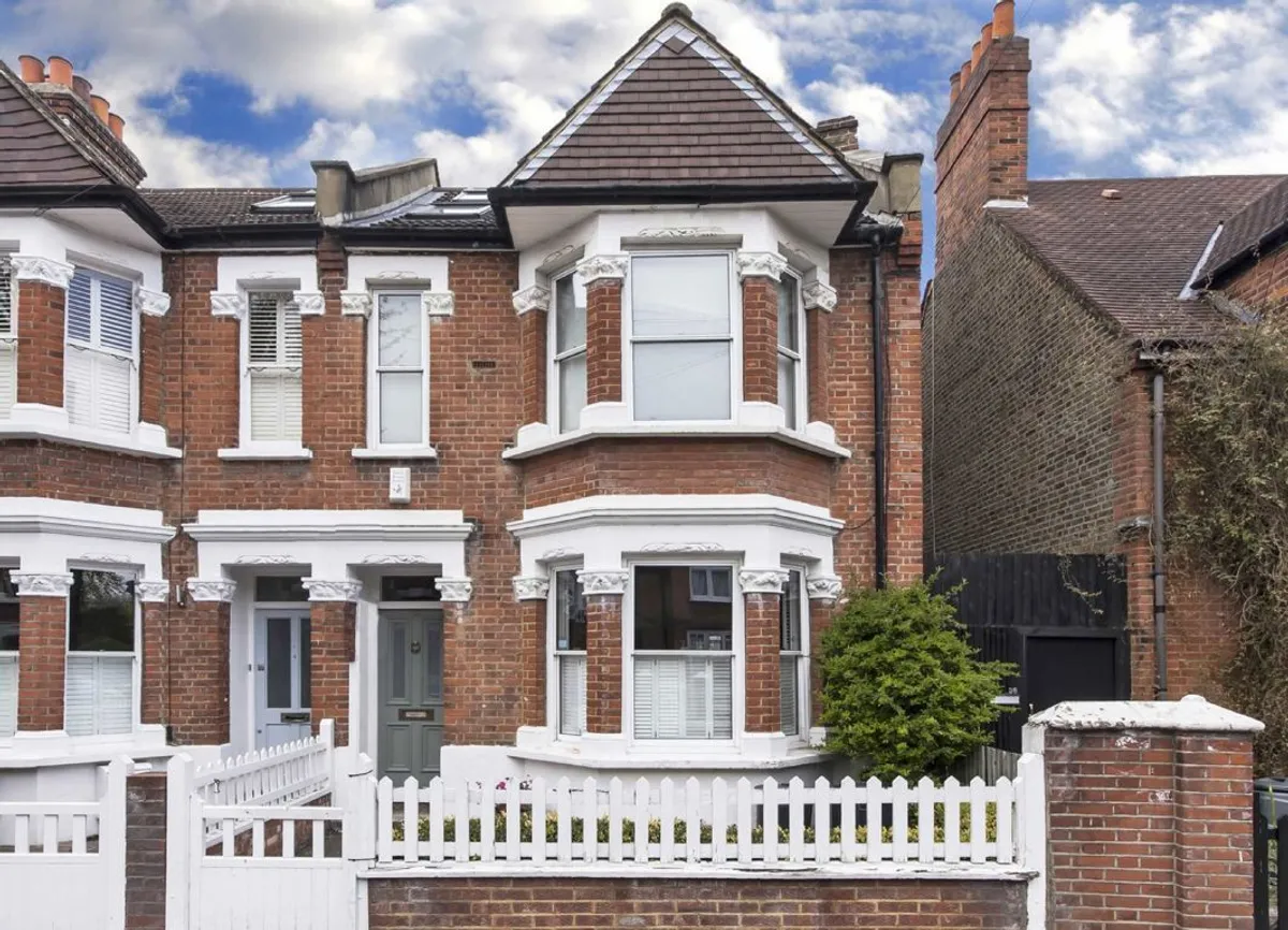 House Fielding Road in Greater London