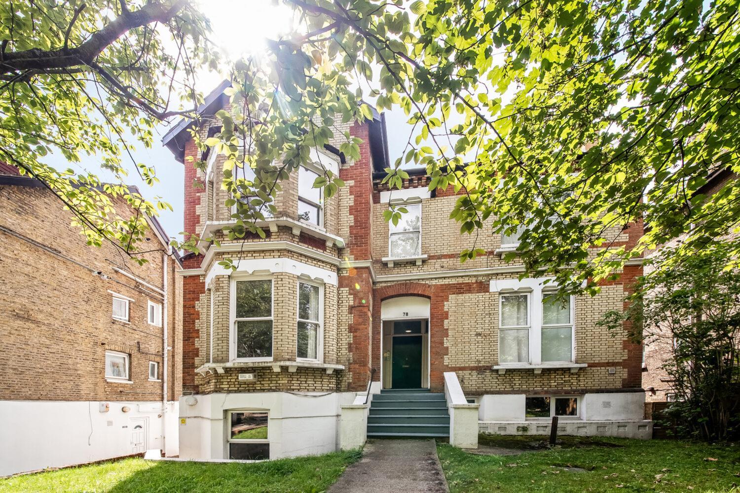 Flat Christchurch Road in Greater London