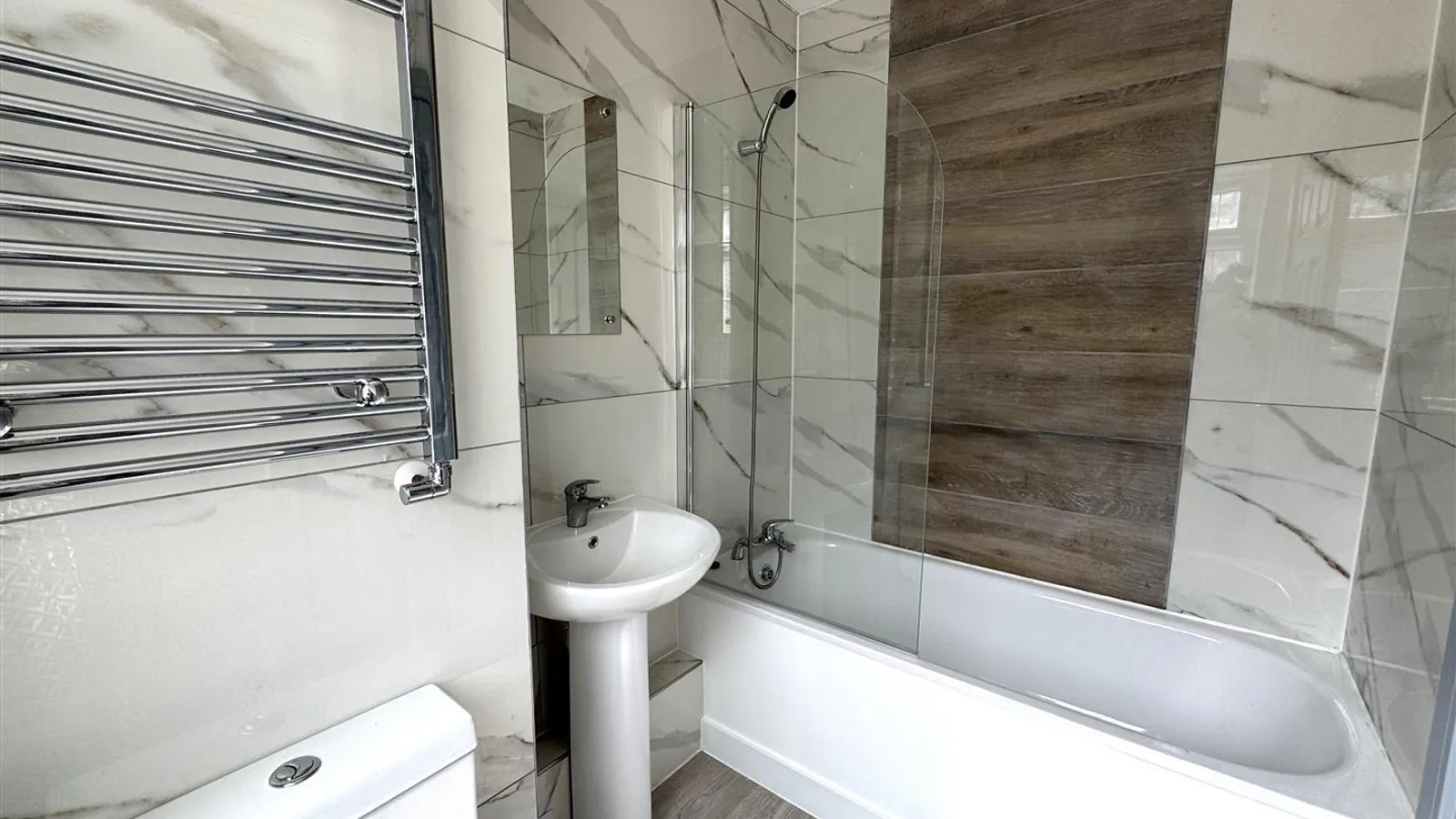 Flat Harefield Road in Greater London