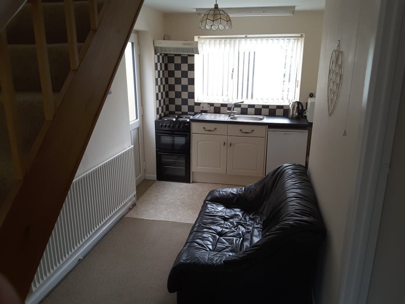 Flat Bond End in Rugby