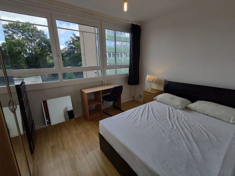 Flat Service Road 1 in Greater London