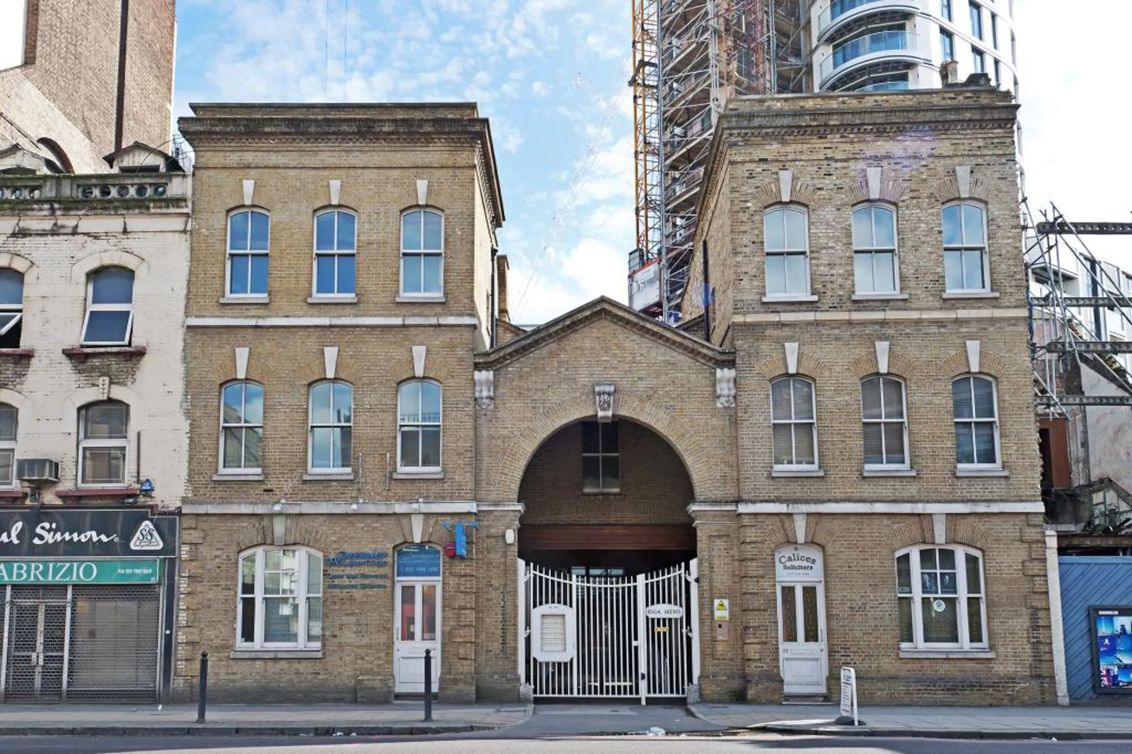 Flat Alie Street in Greater London