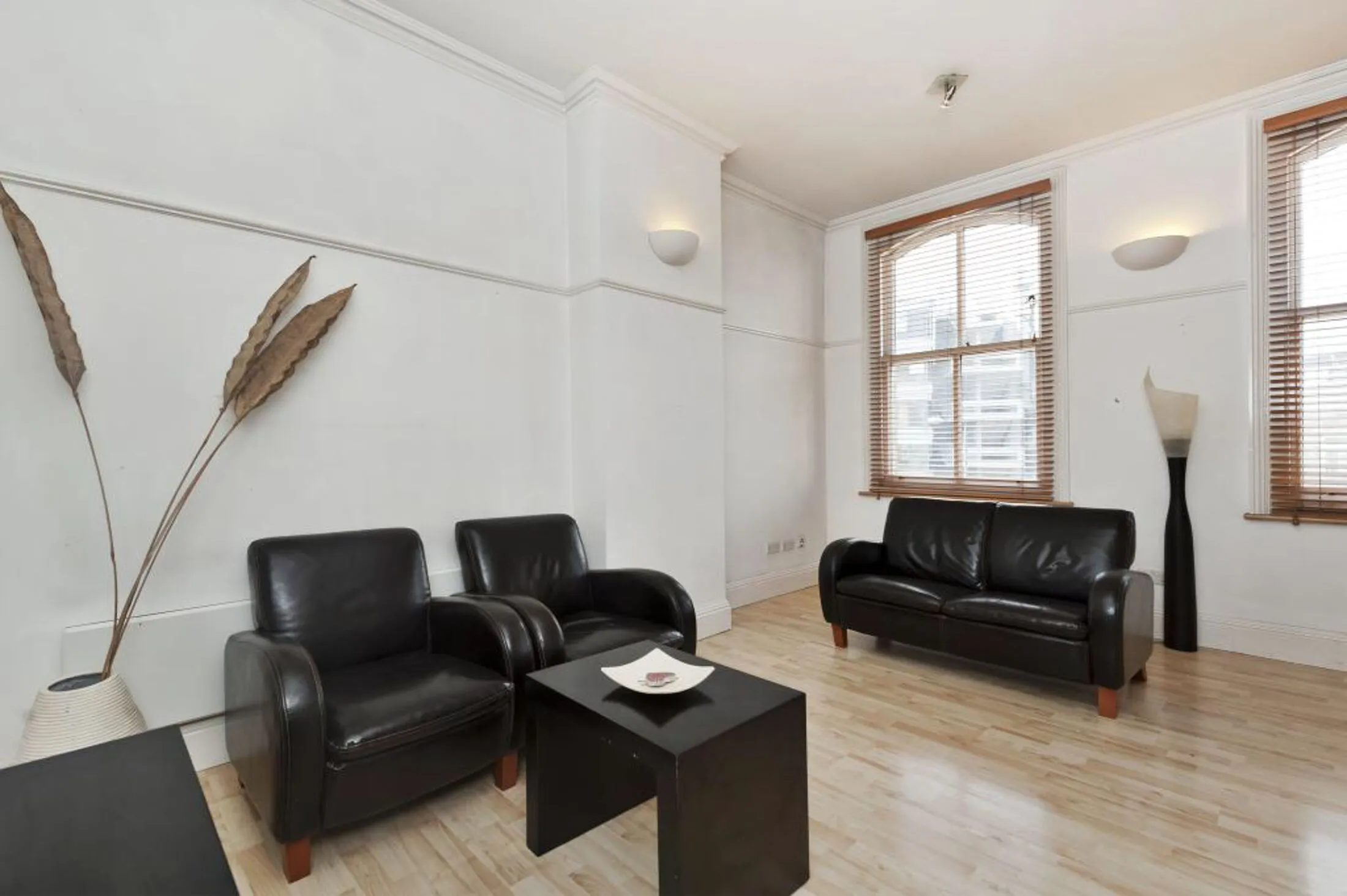 Flat Alie Street in Greater London
