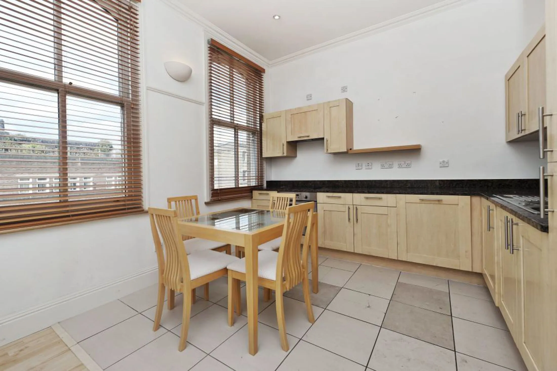 Flat Alie Street in Greater London