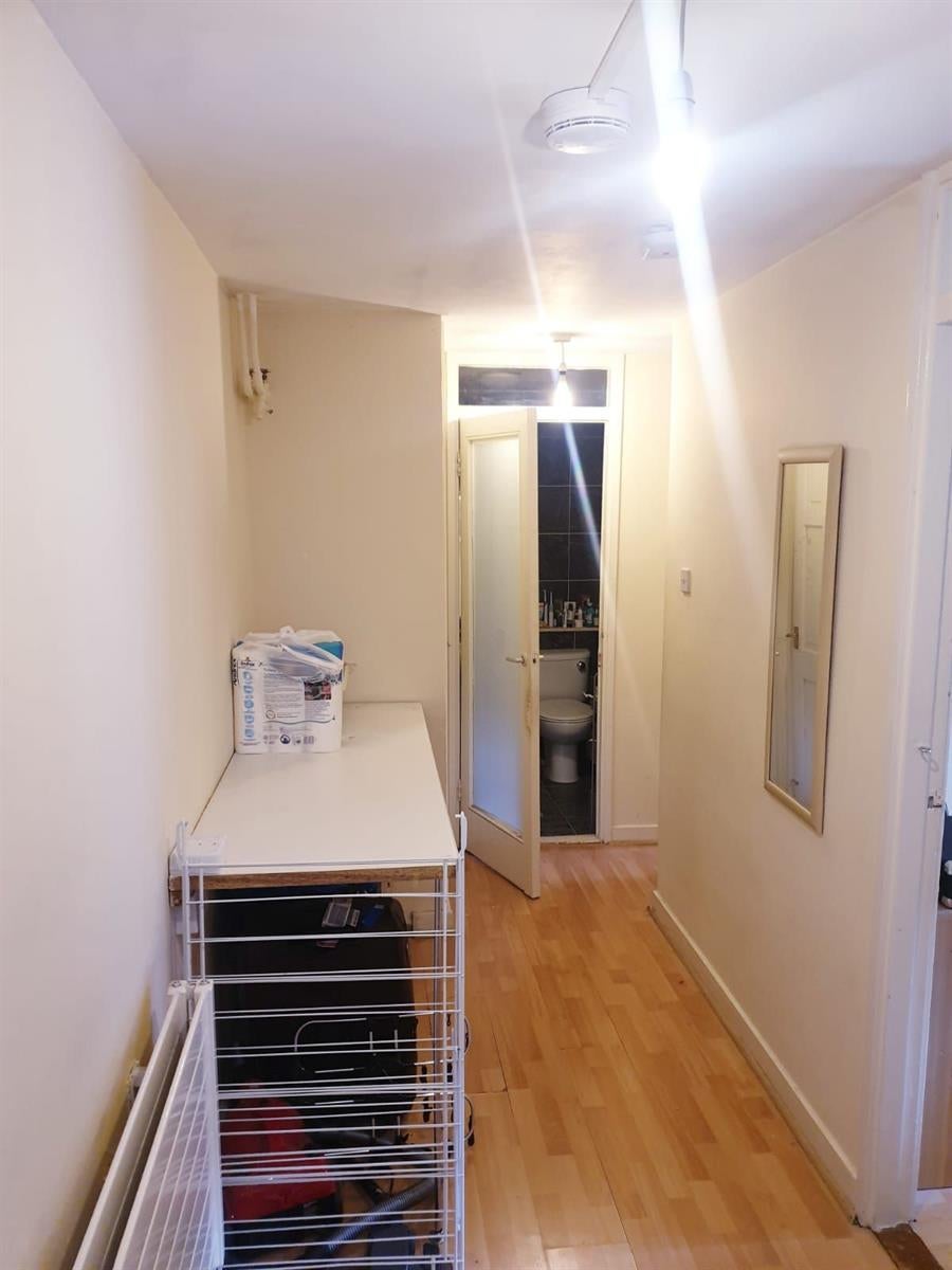 Flat Oakshott Court in Greater London